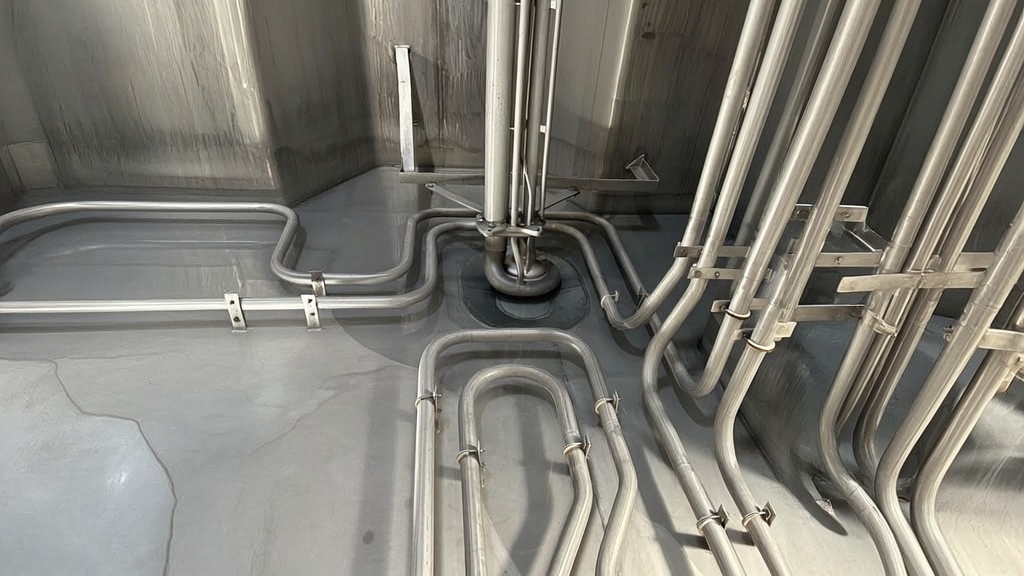 Tank internals and access ladder ahead of inspection