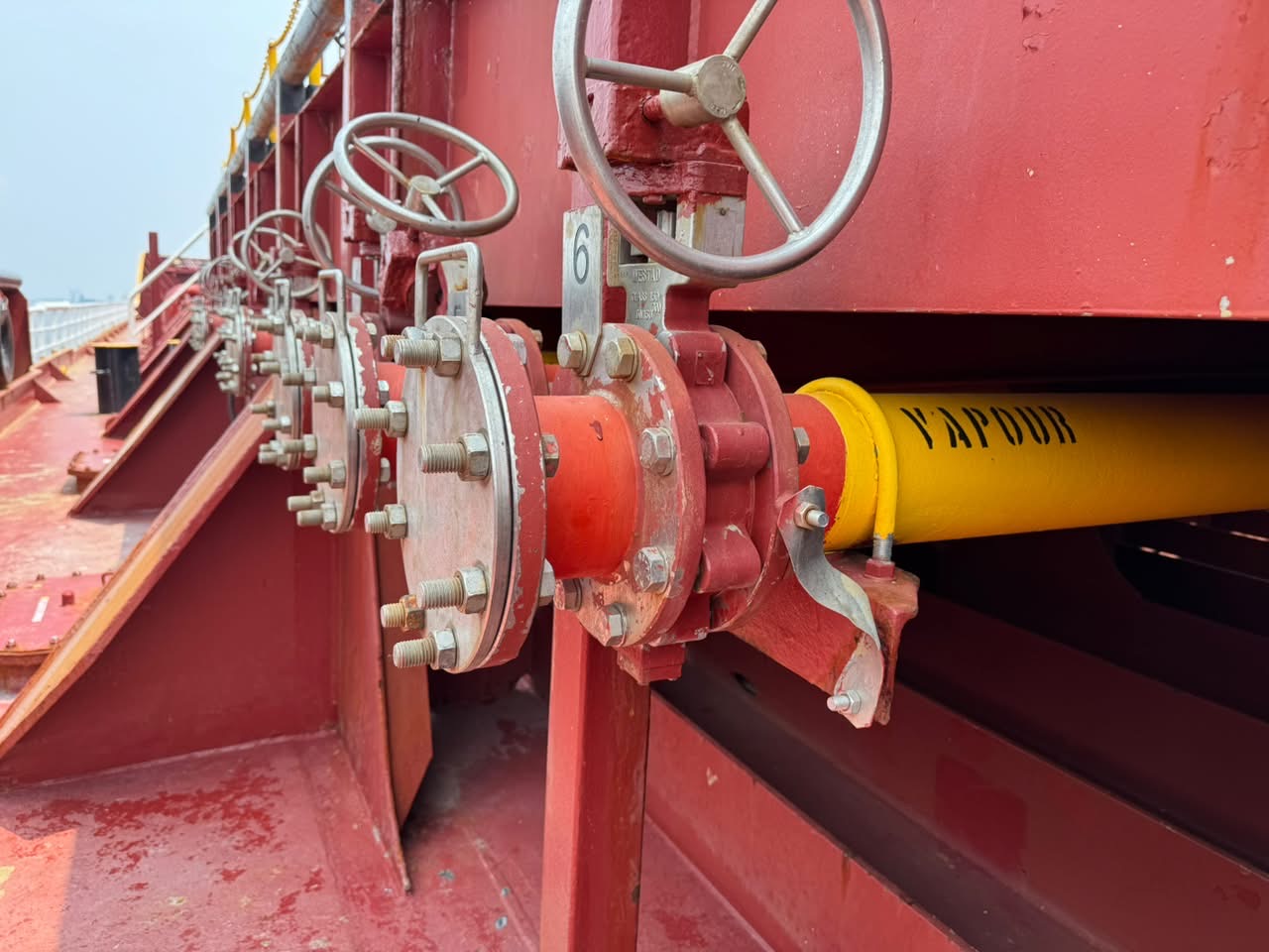 Nitrogen supply hose connected at the manifold