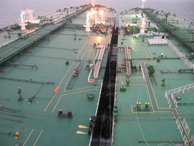 Cargo manifold and deck pipework